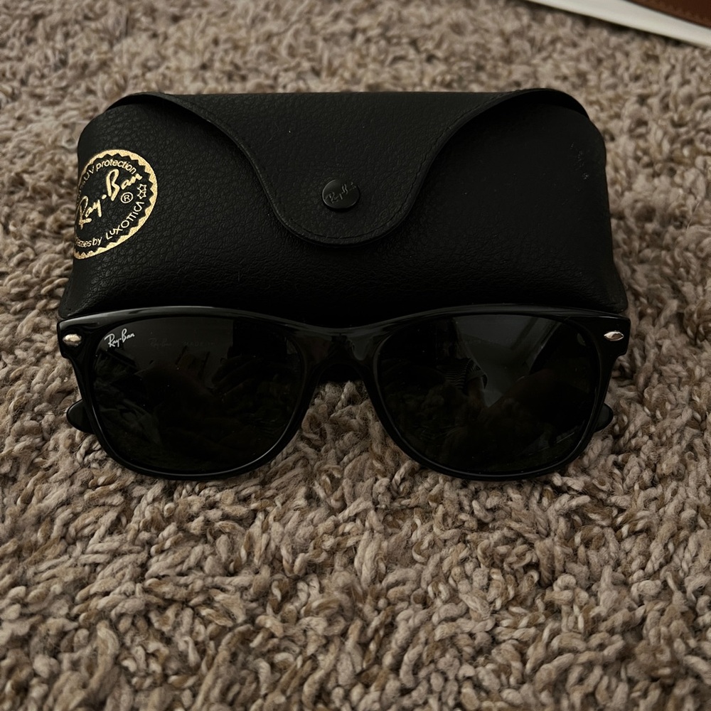Black New Wayfarer Ray Bans